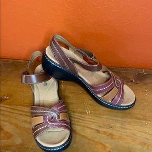 Clark’s sandals brown tones. Size 8